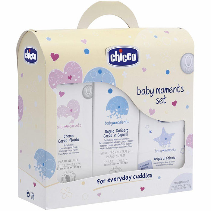 immagine-1-baby-moments-set-trial-cambio-bagno-chicco-bagno-delicato-200-ml-crema-corpo-200-ml-acqua-di-colonia-100-ml-ean-8033828710310